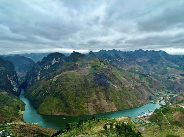 Beautiful Day in Nho Que River