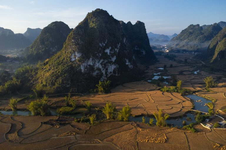 Cao Bang – Thang Hen Lake – Nui Thung Mountain – Phong Nam Village – Khuoi Ky Old Village