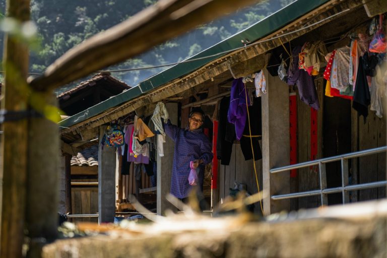 Visit Cao Bang Incense Making Village